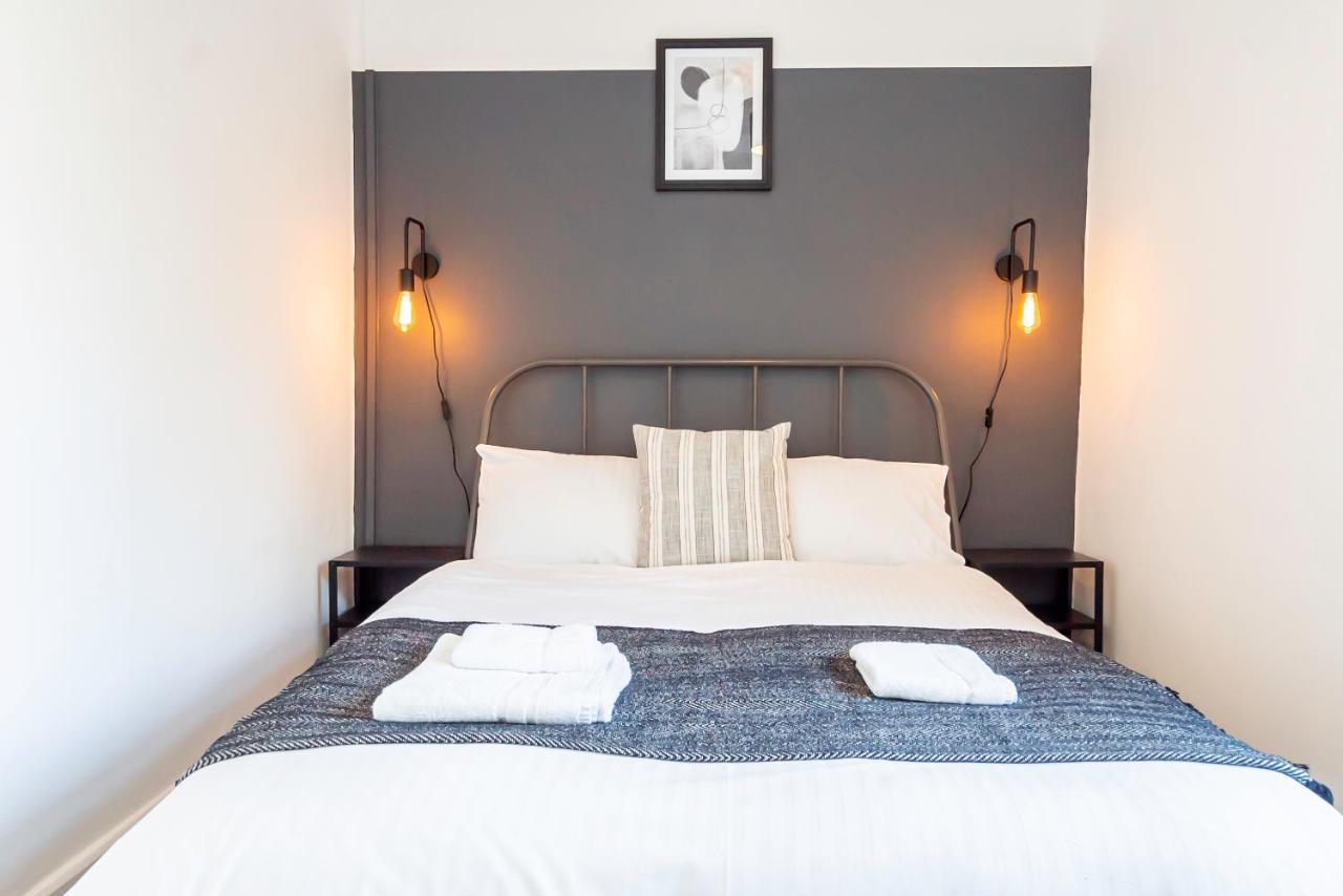 Apartamento 3Br, Sleeps 8 Walk To Mayflower & Parking! *