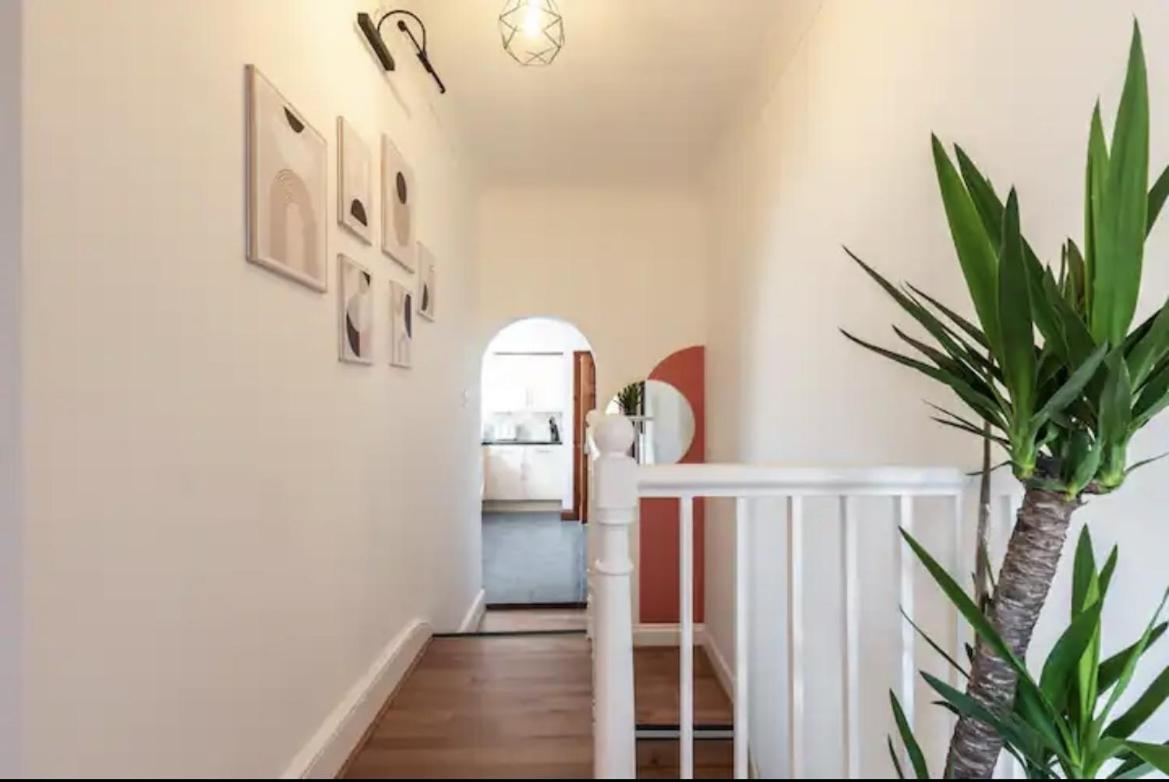 Metropolitan - 2 Bed, Private Parking Apartment, Great Commercial From Stay! Holiday home *