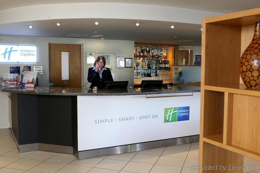 Express West By Ihg Hotel