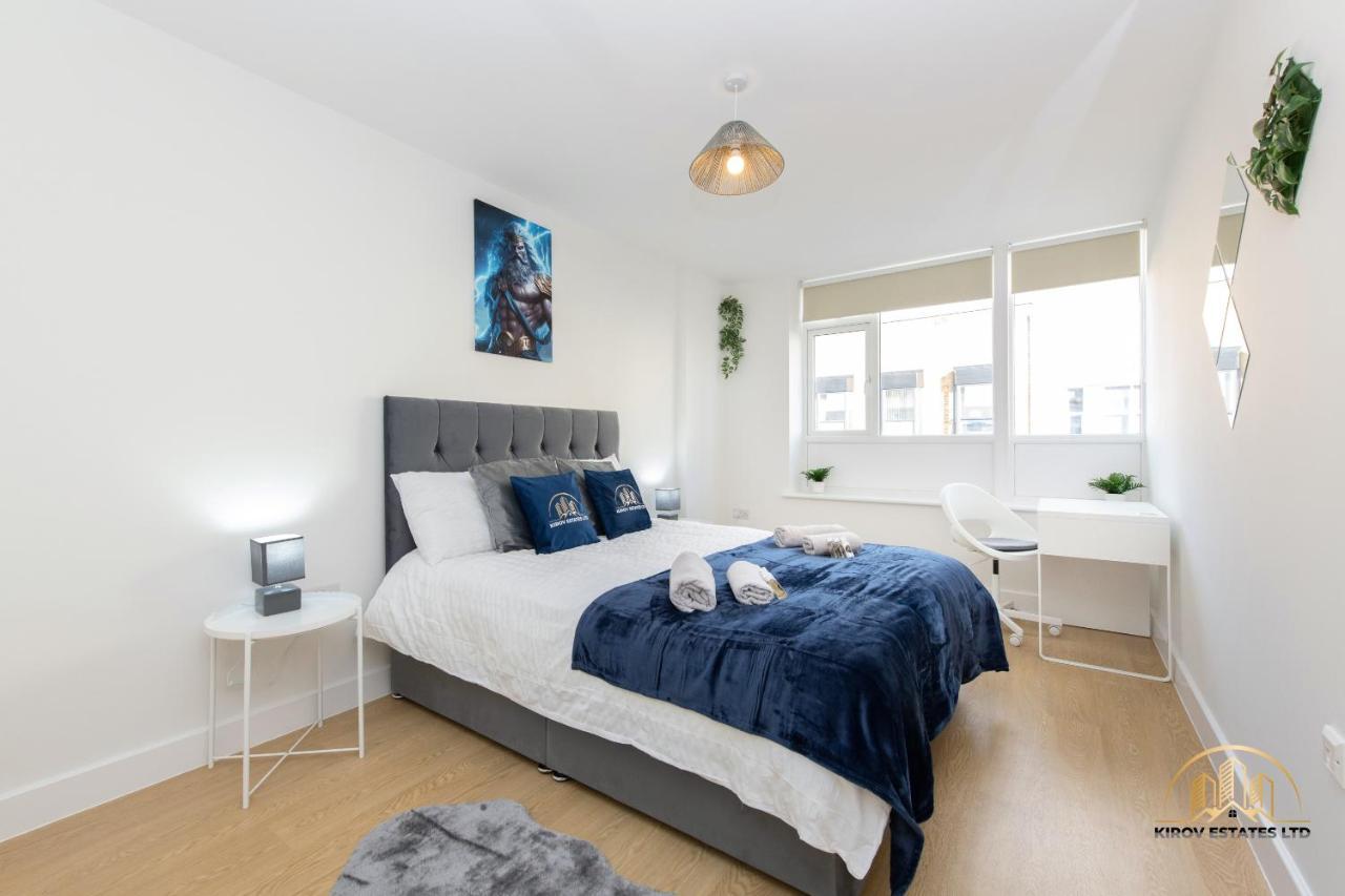 Zeus - The Thunder Of Town Apartment