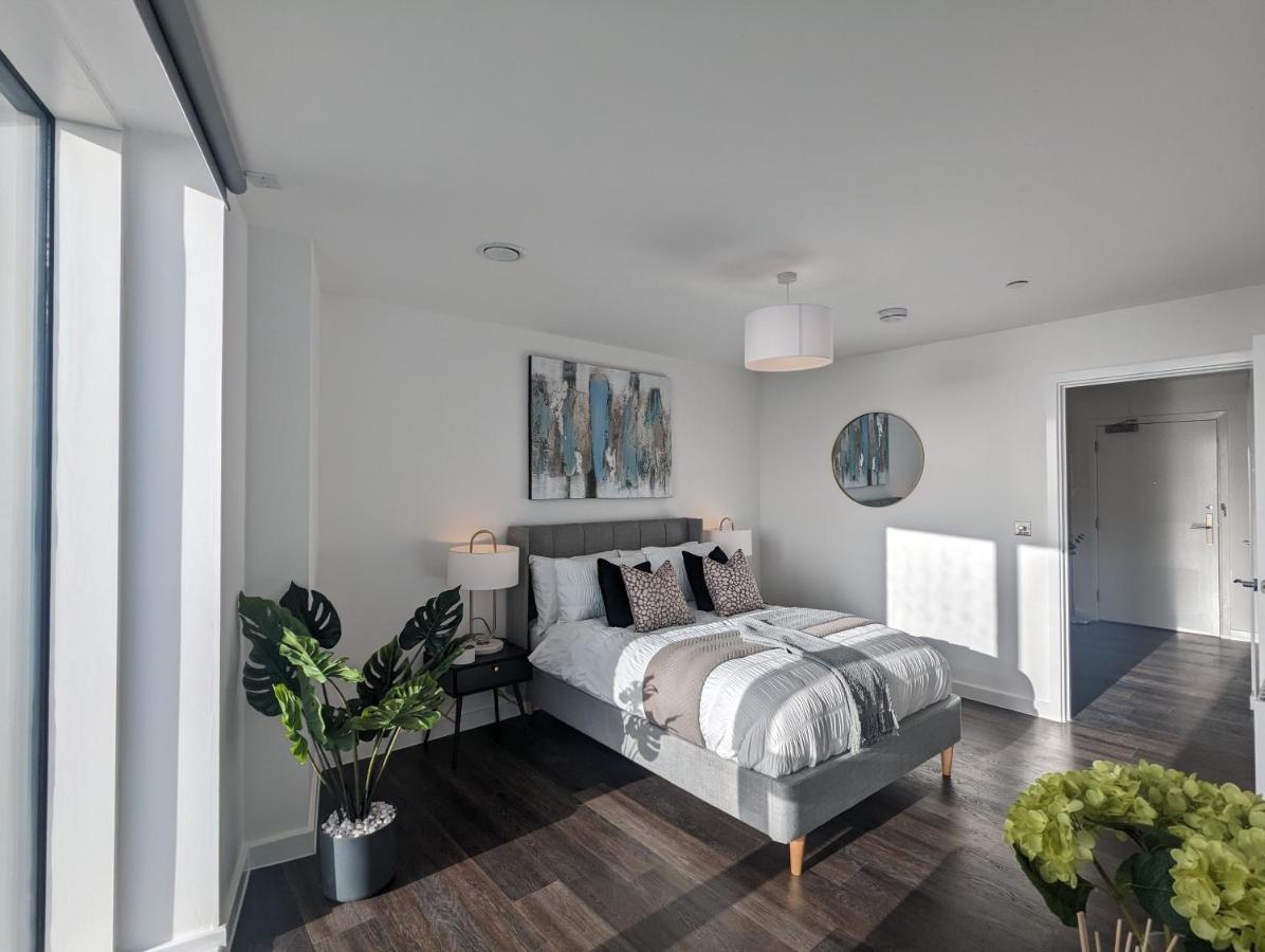 Charles Hope Waterside Apartment *