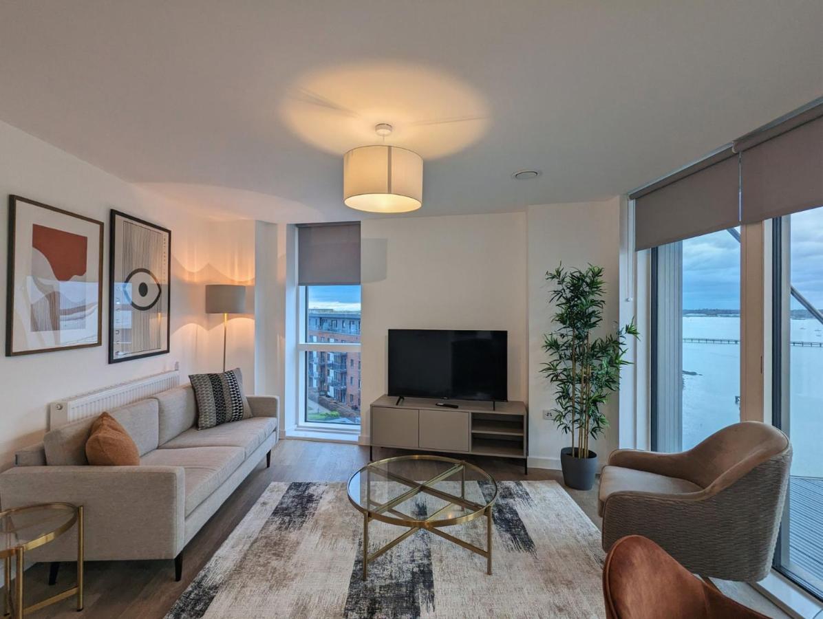 Charles Hope Waterside Apartment *