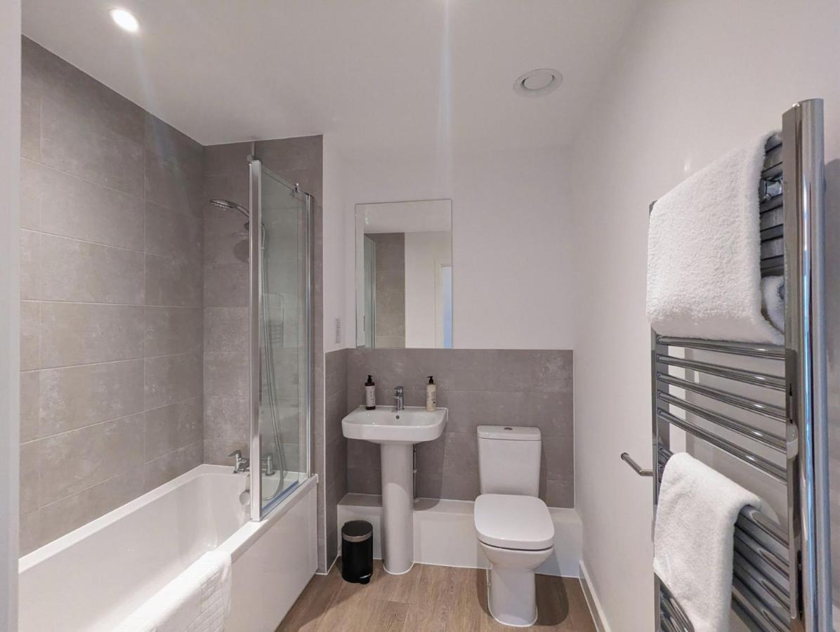 Charles Hope Waterside Apartment *