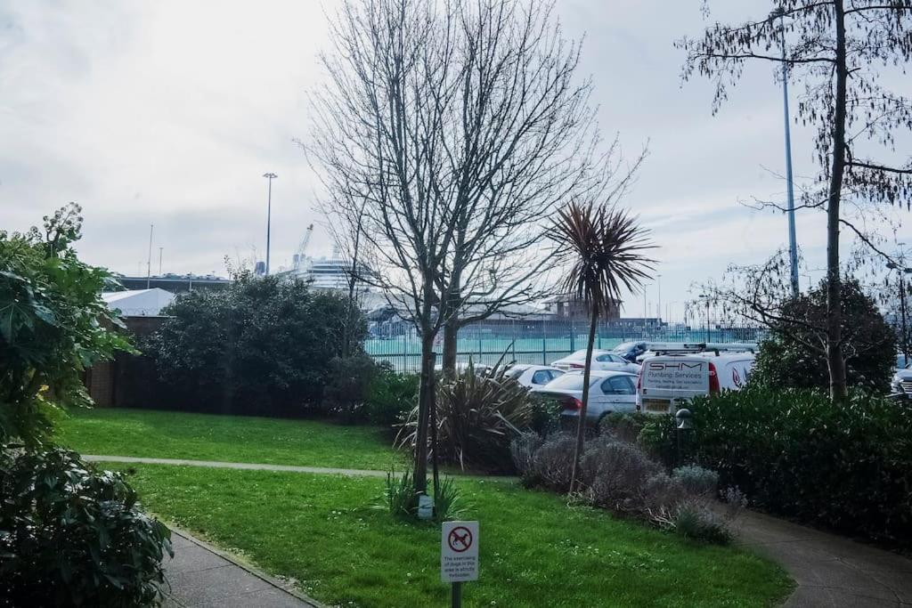 1-bed Flat In Ocean Village Southampton