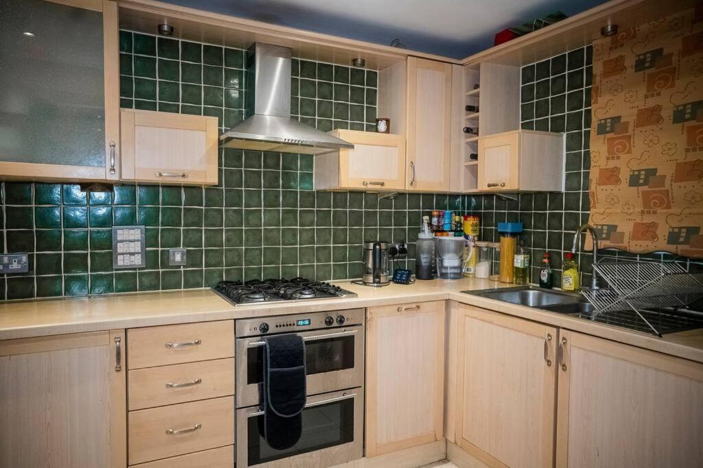1-bed Flat In Ocean Village Southampton