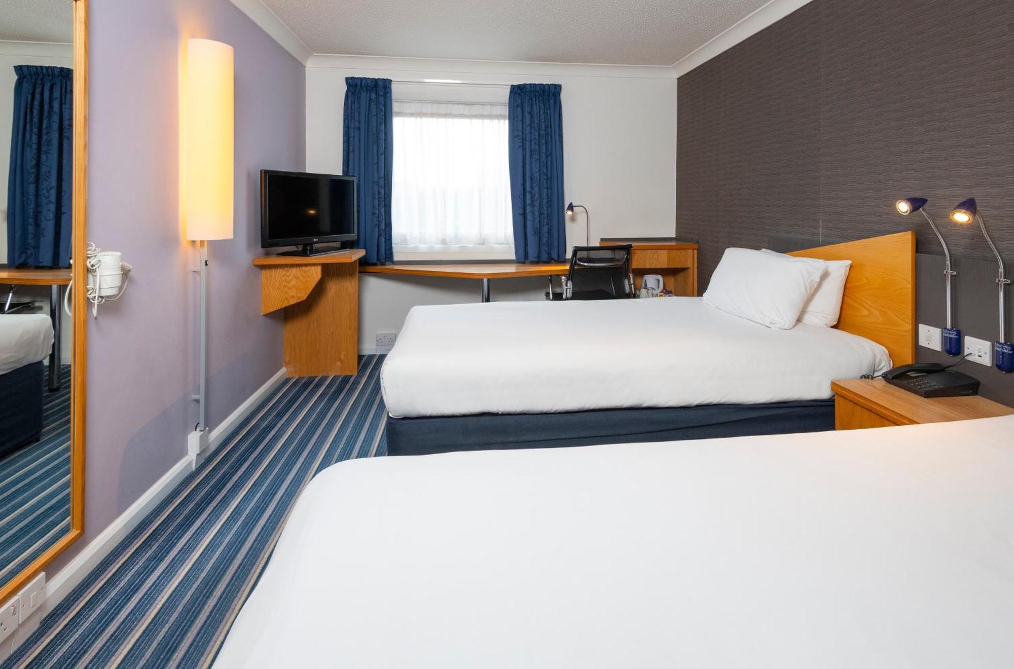 Express West By Ihg Hotel 3*