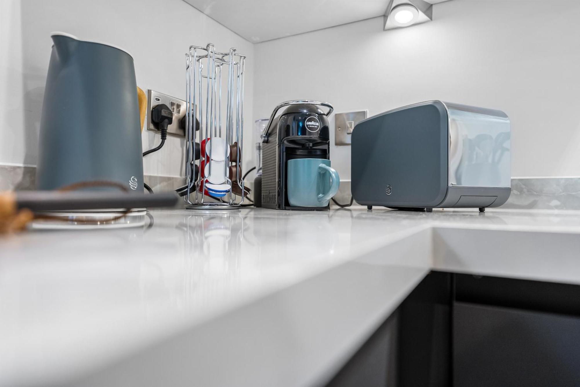 Apartment 1 Bed Cosy, Stylish Southampton, Sleeps 4, Centre Cosy Flat - Easter Offer - By Blue Puffin Southampton