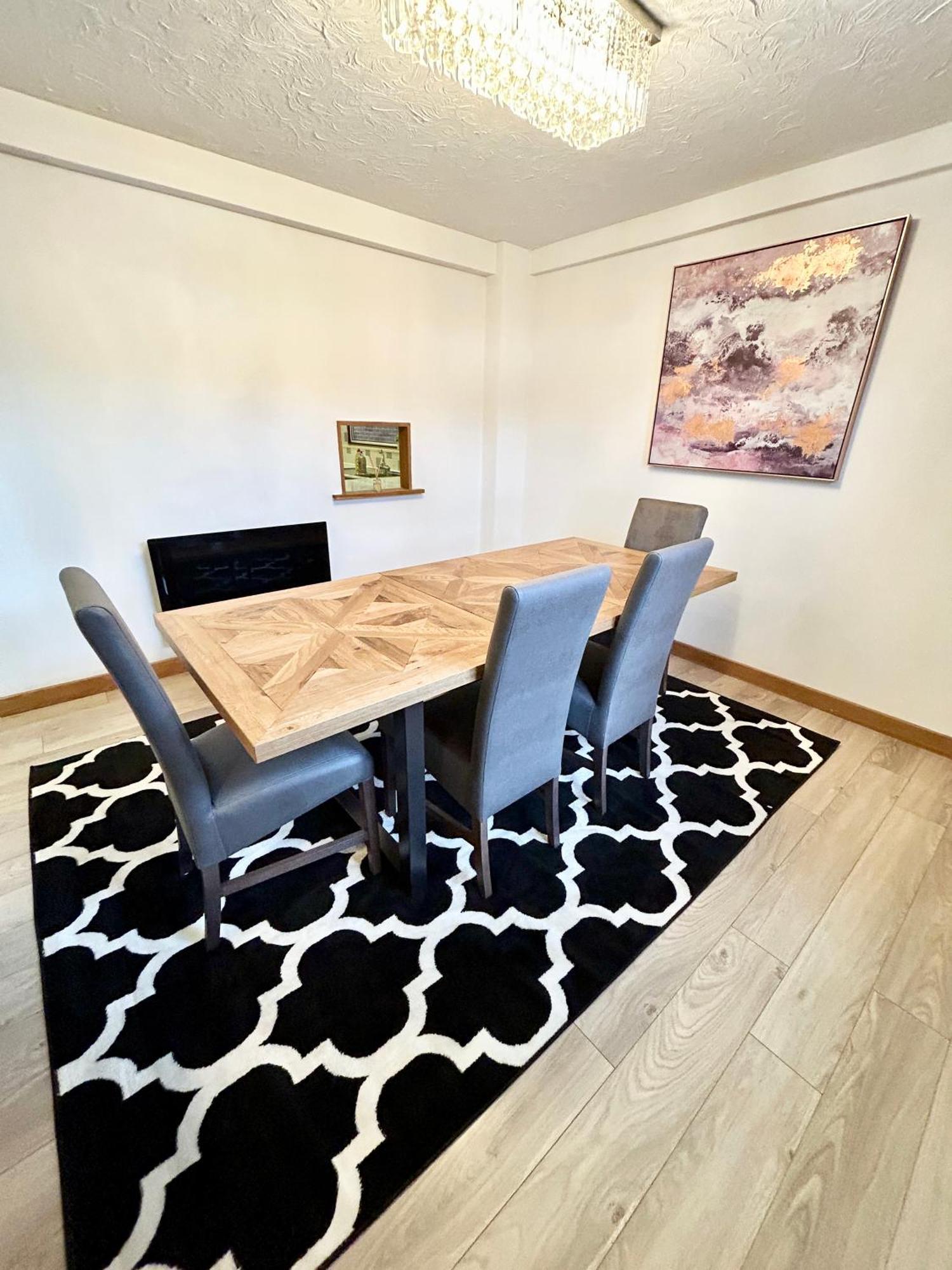 Apartment Spacious 3 Bedroom Close To Marina, 2 Parking Spaces, Kingsize Or Single Beds *