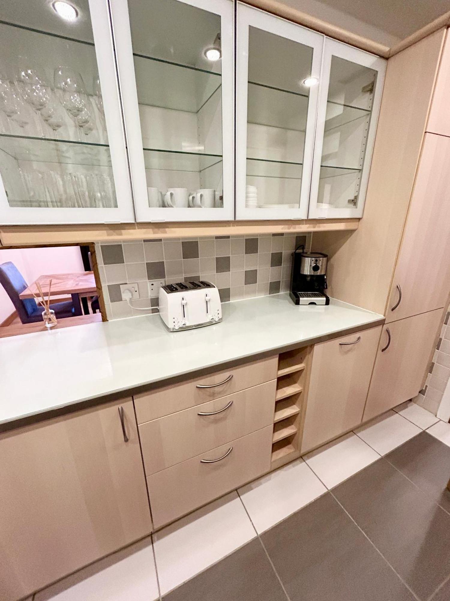 Spacious 3 Bedroom Close To Marina, 2 Parking Spaces, Kingsize Or Single Beds Apartment Southampton