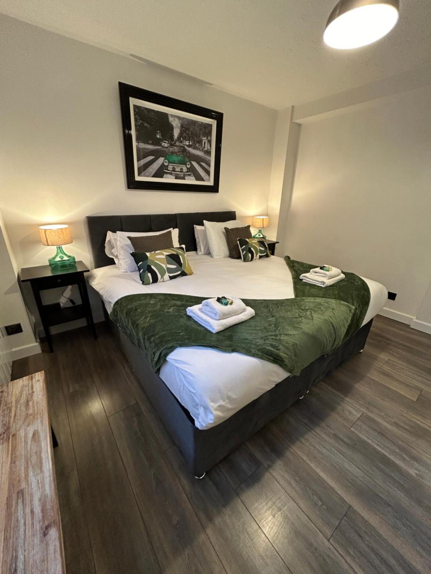 Spacious 3 Bedroom Close To Marina, 2 Parking Spaces, Kingsize Or Single Beds Apartment
