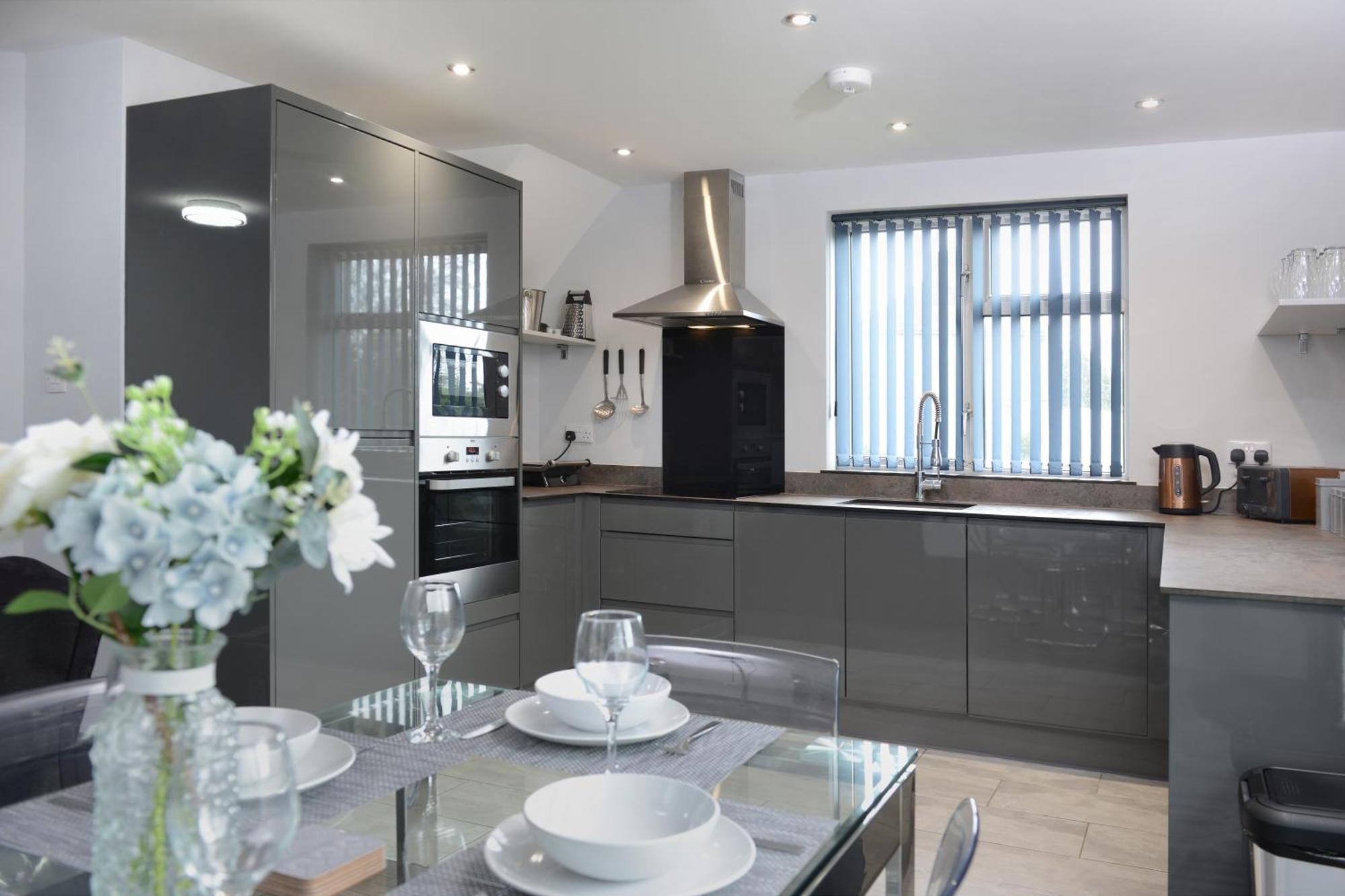 Bright 3-Bed Home Ideal Location & Free Parking Southampton