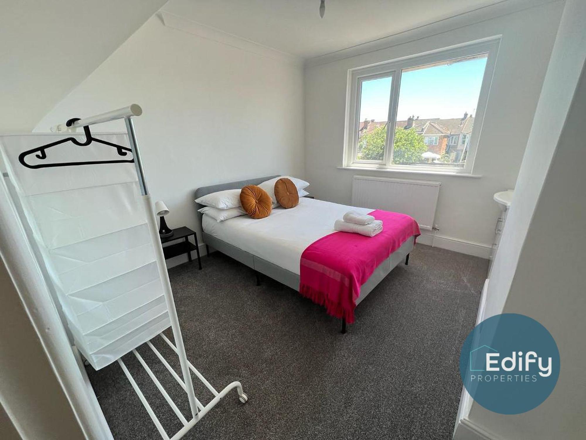 2 Bedroom Flat Free Parking Great Location Apartamento