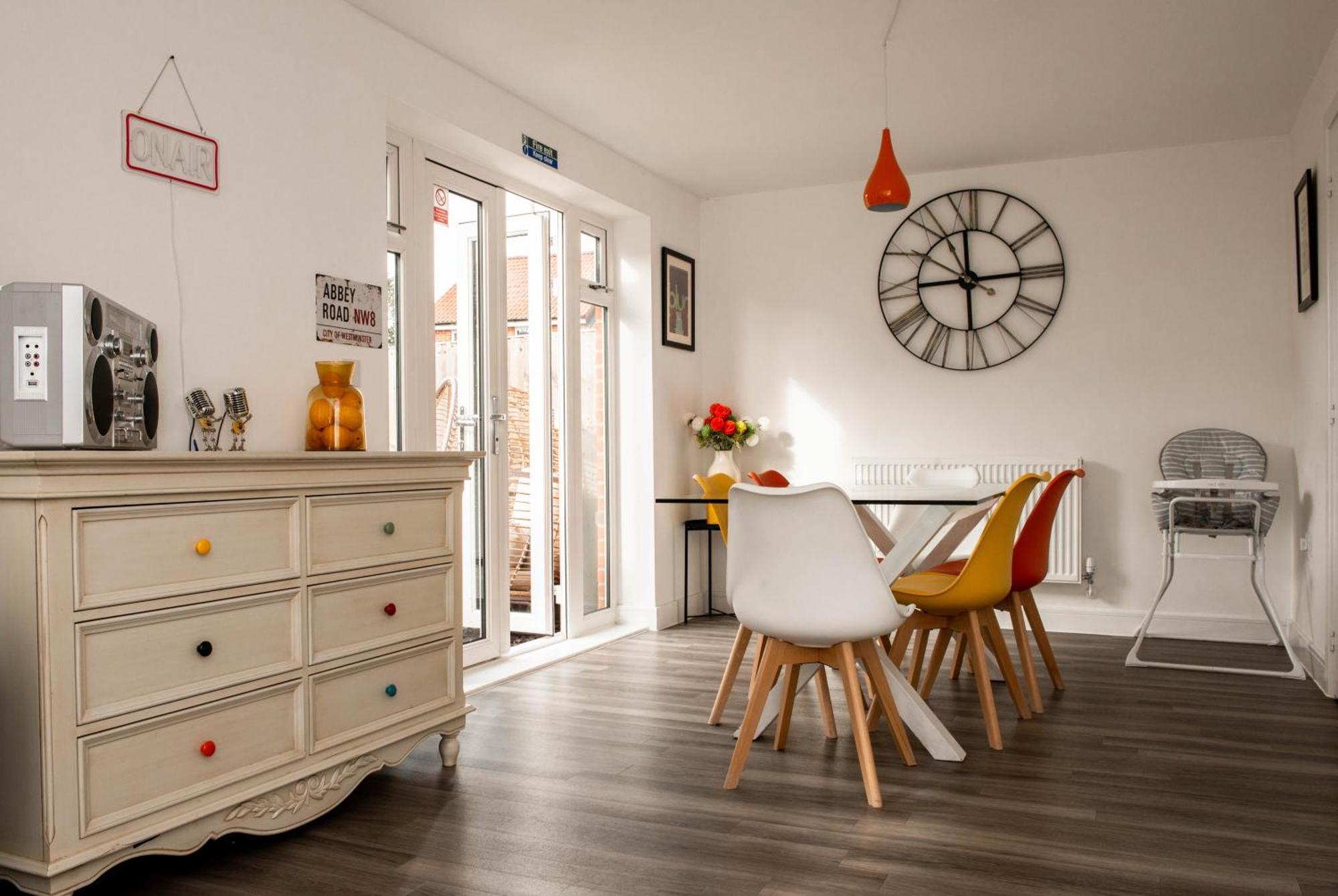 Spacious & Stylish 4-bed House With Hot Tub In Prime Location Southampton
