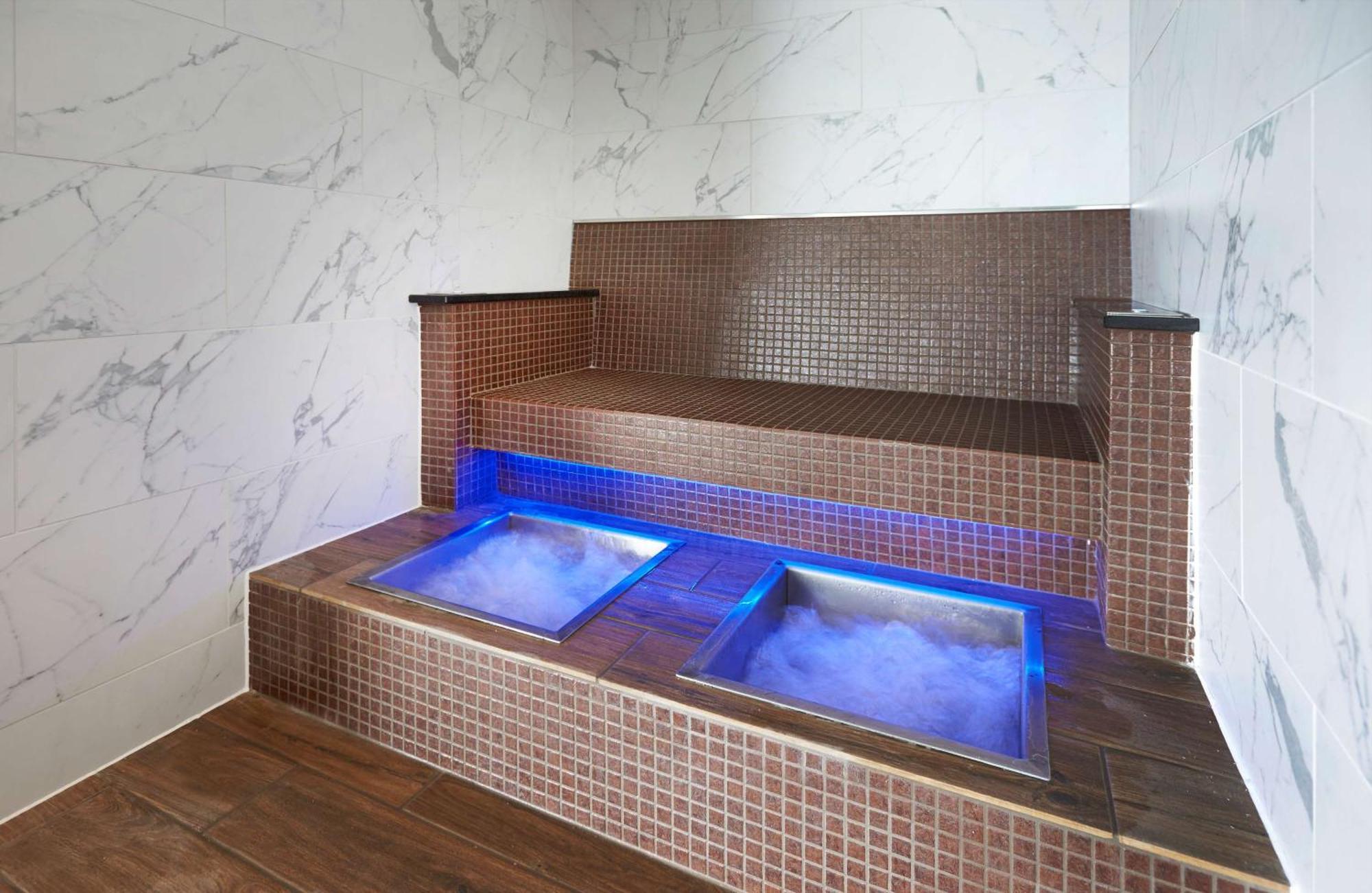 Resort Hilton - Utilita Bowl 4*