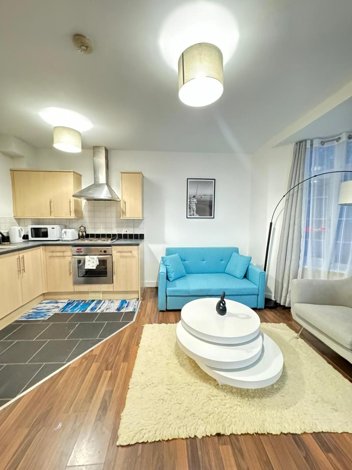 Cozy With Free Parking Apartment