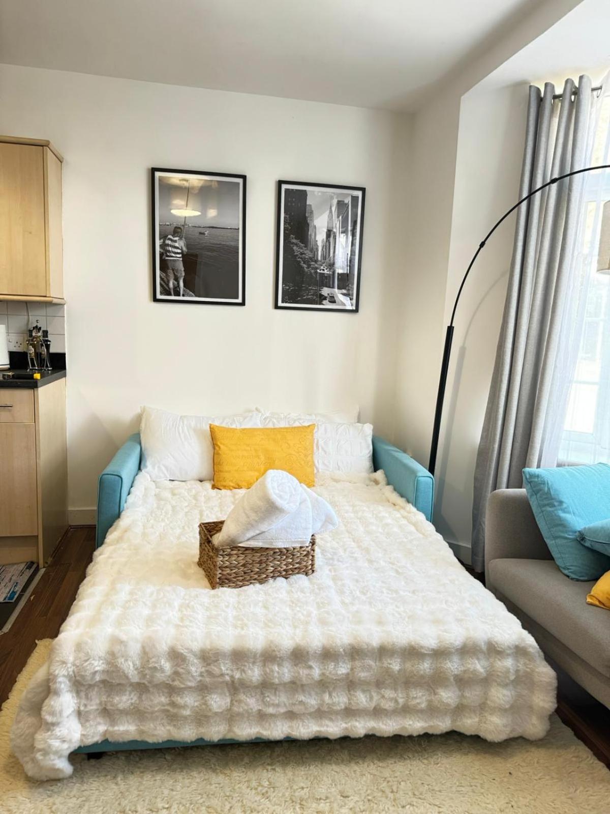 Cozy With Free Parking Apartment *