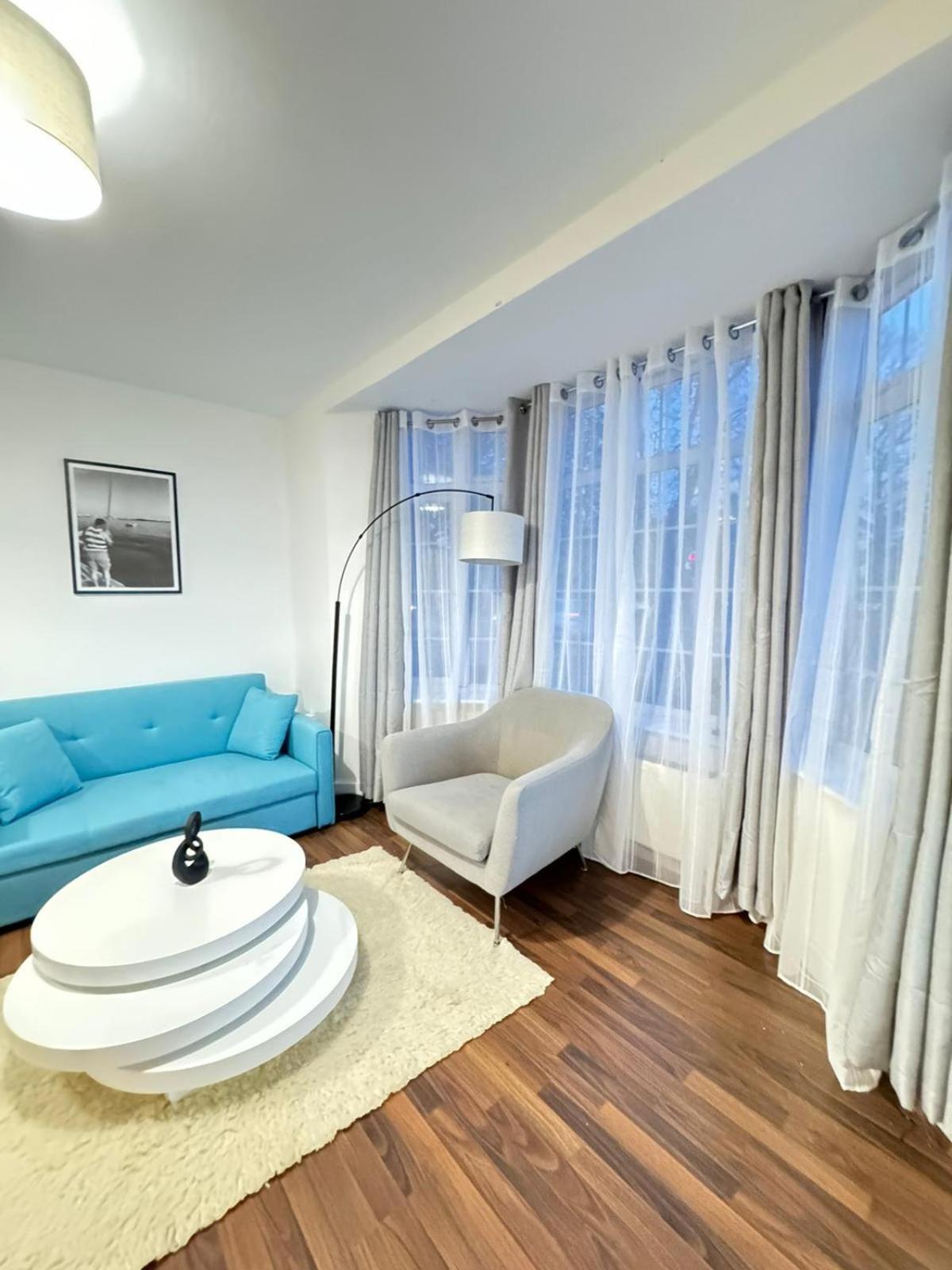 Cozy With Free Parking Apartment