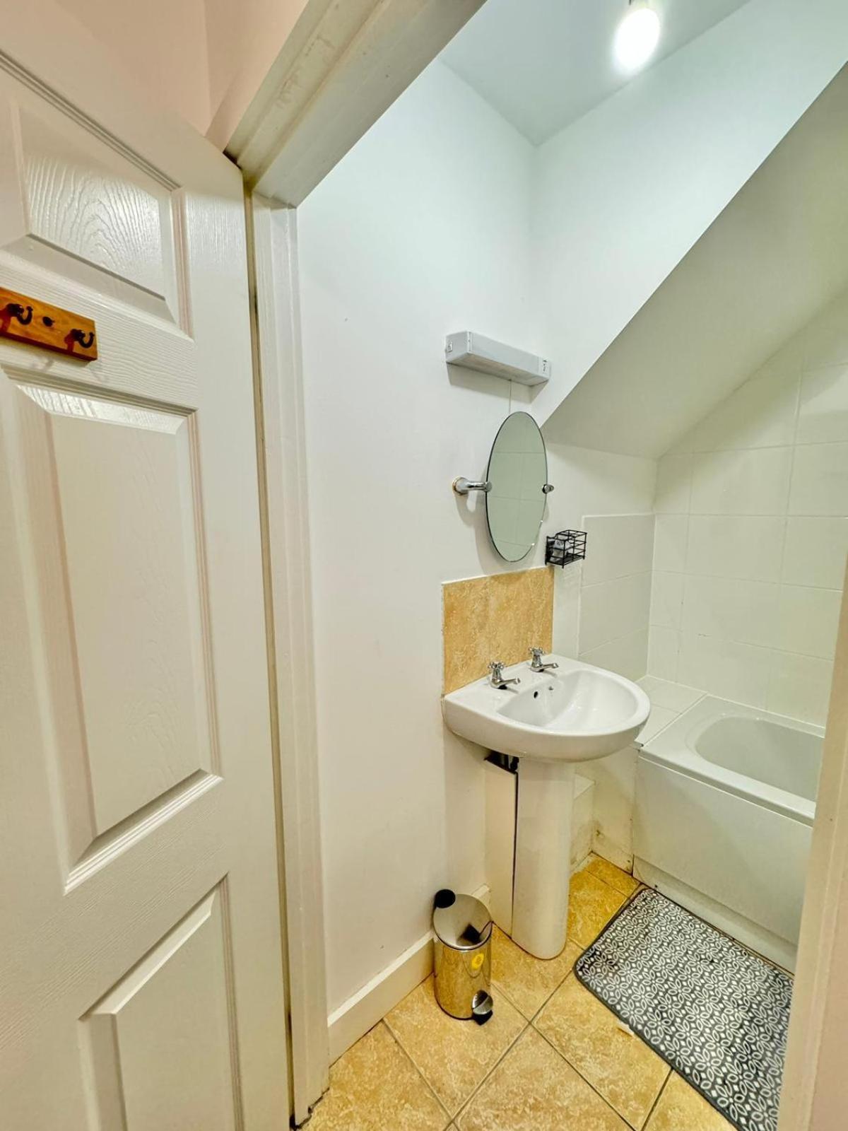 Cozy With Free Parking * Southampton