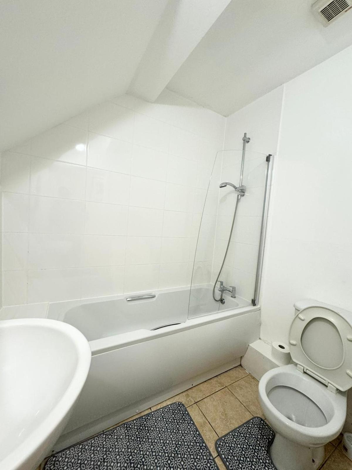 Cozy With Free Parking Apartment Southampton