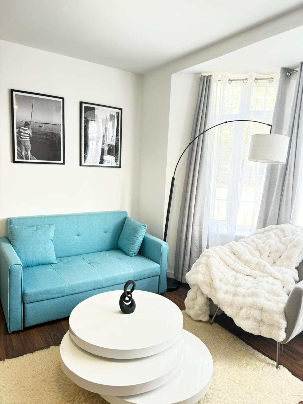Cozy With Free Parking