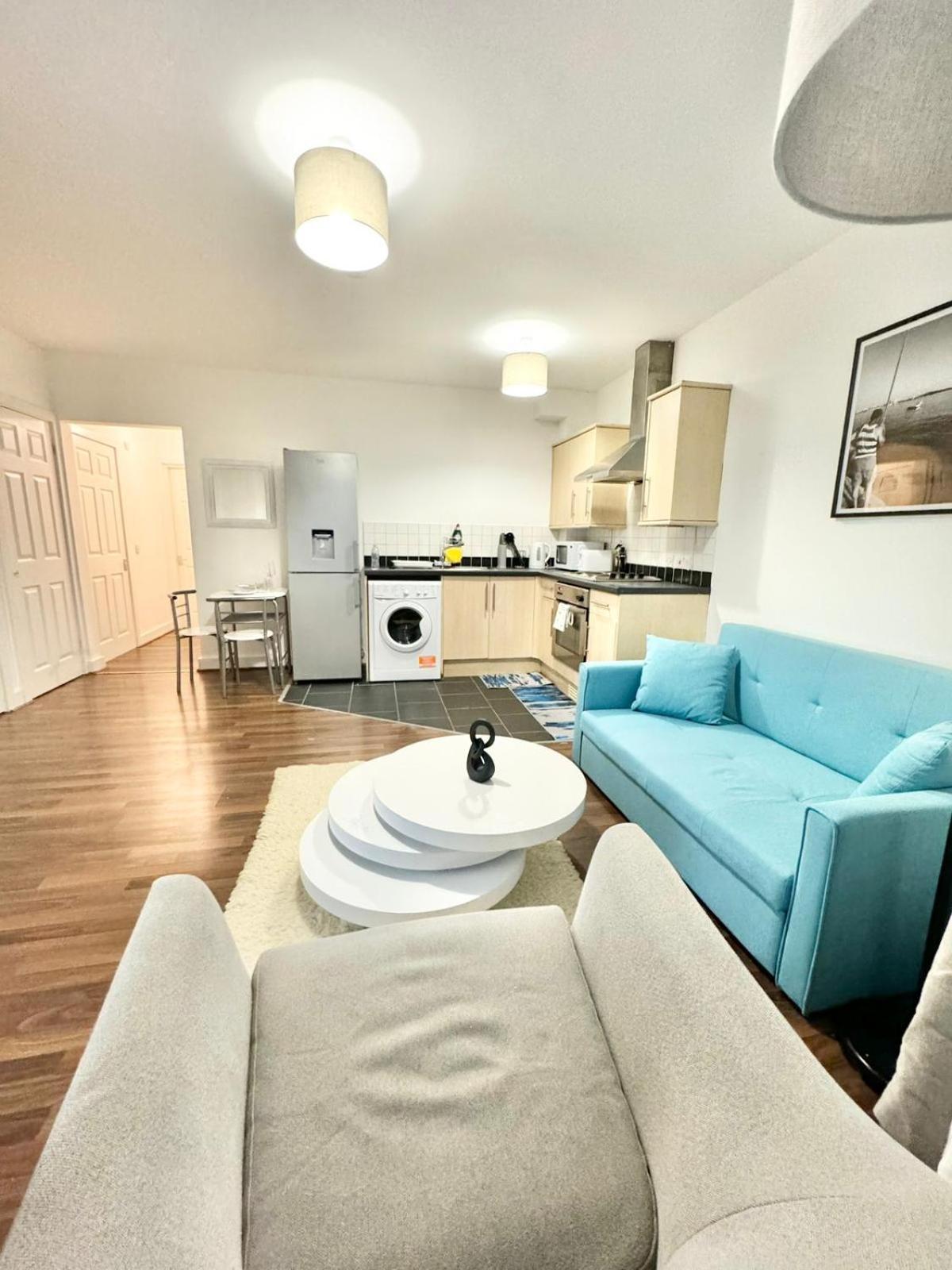 Cozy With Free Parking Apartment