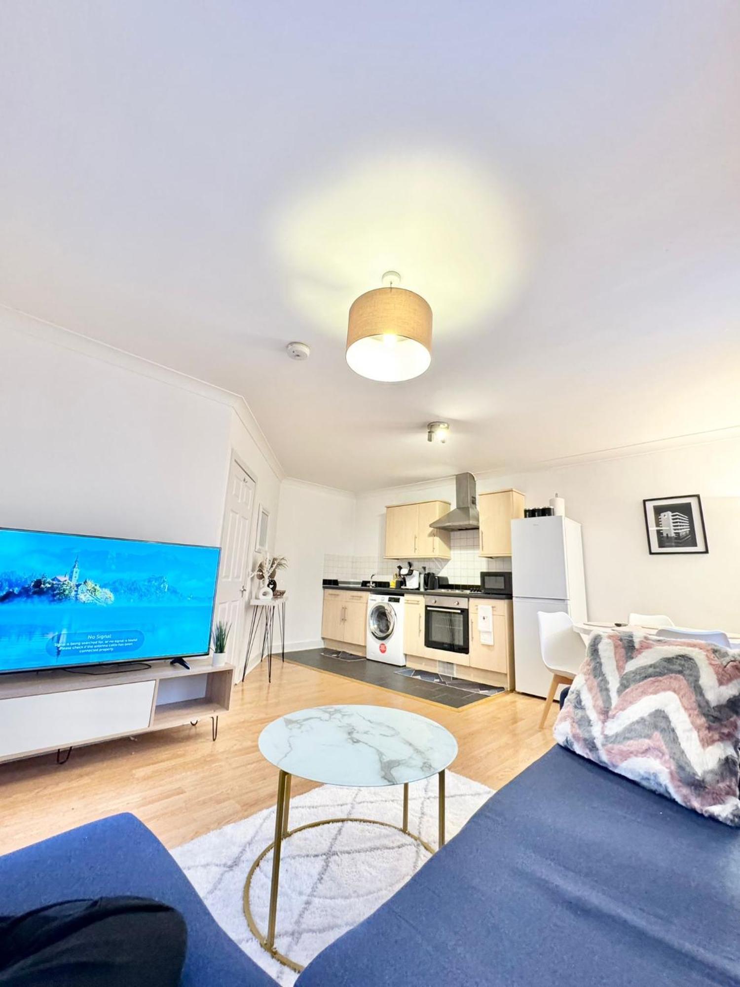 Unique Center With Free Parking Apartment *