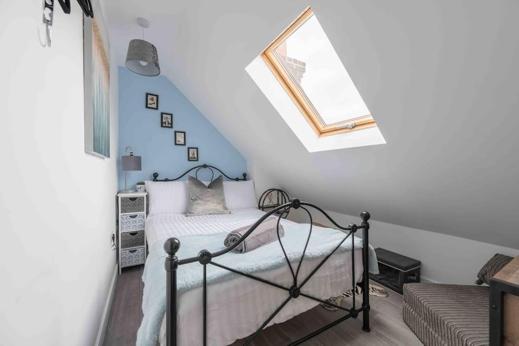 Beautiful 4 Bedroom House By The River Southampton