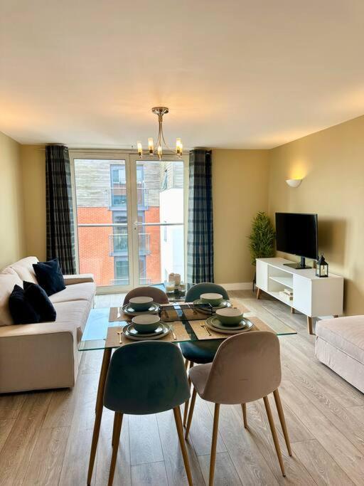 2 Bedrooms, 2 Bathrooms, Near Sea * Southampton