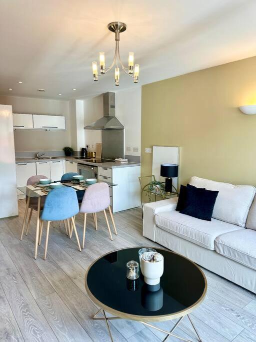 2 Bedrooms, 2 Bathrooms, Near Sea