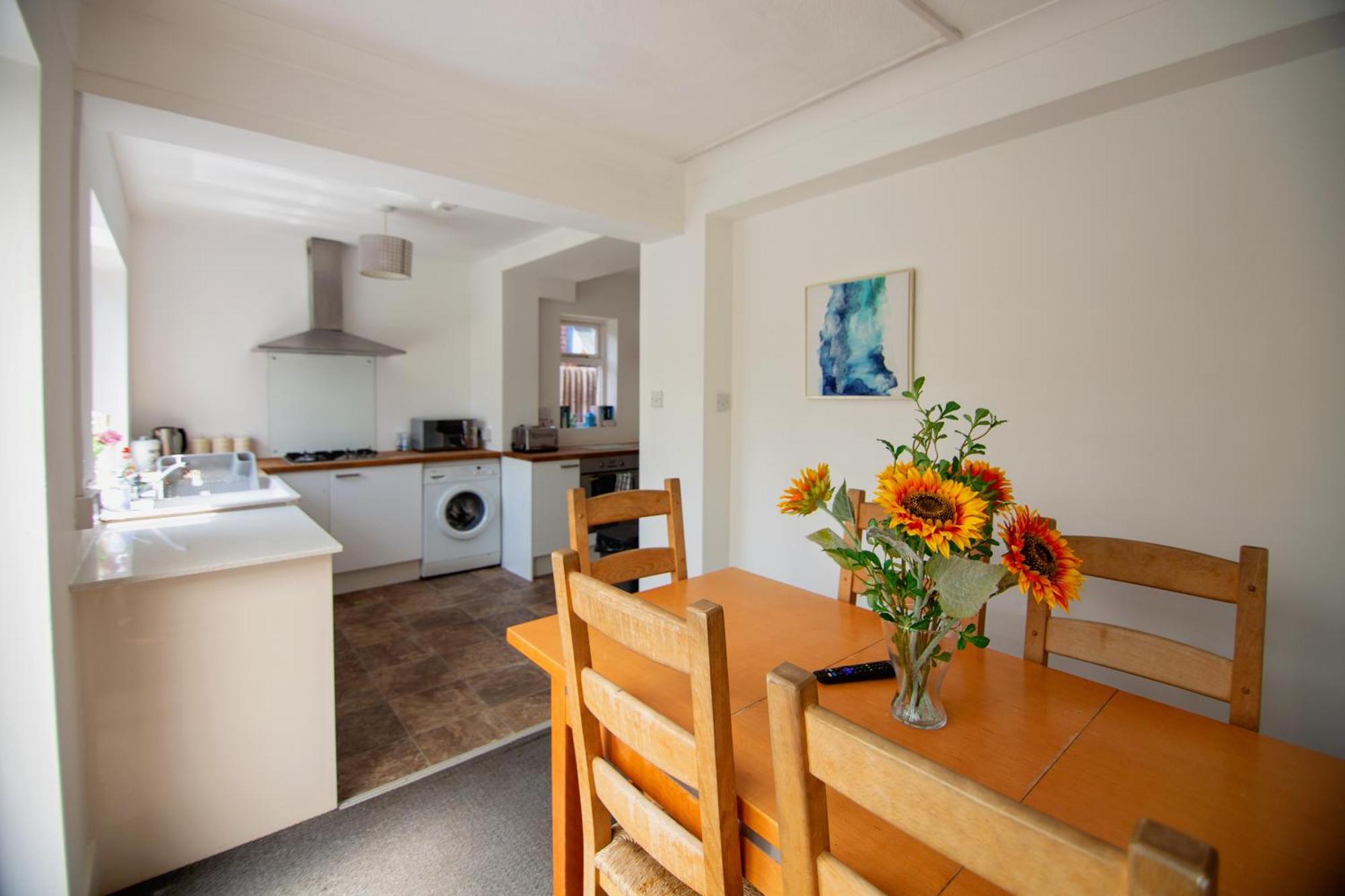 Granby Grove Townhouse - Sleeps 8- 4 Bedrooms Holiday home Southampton
