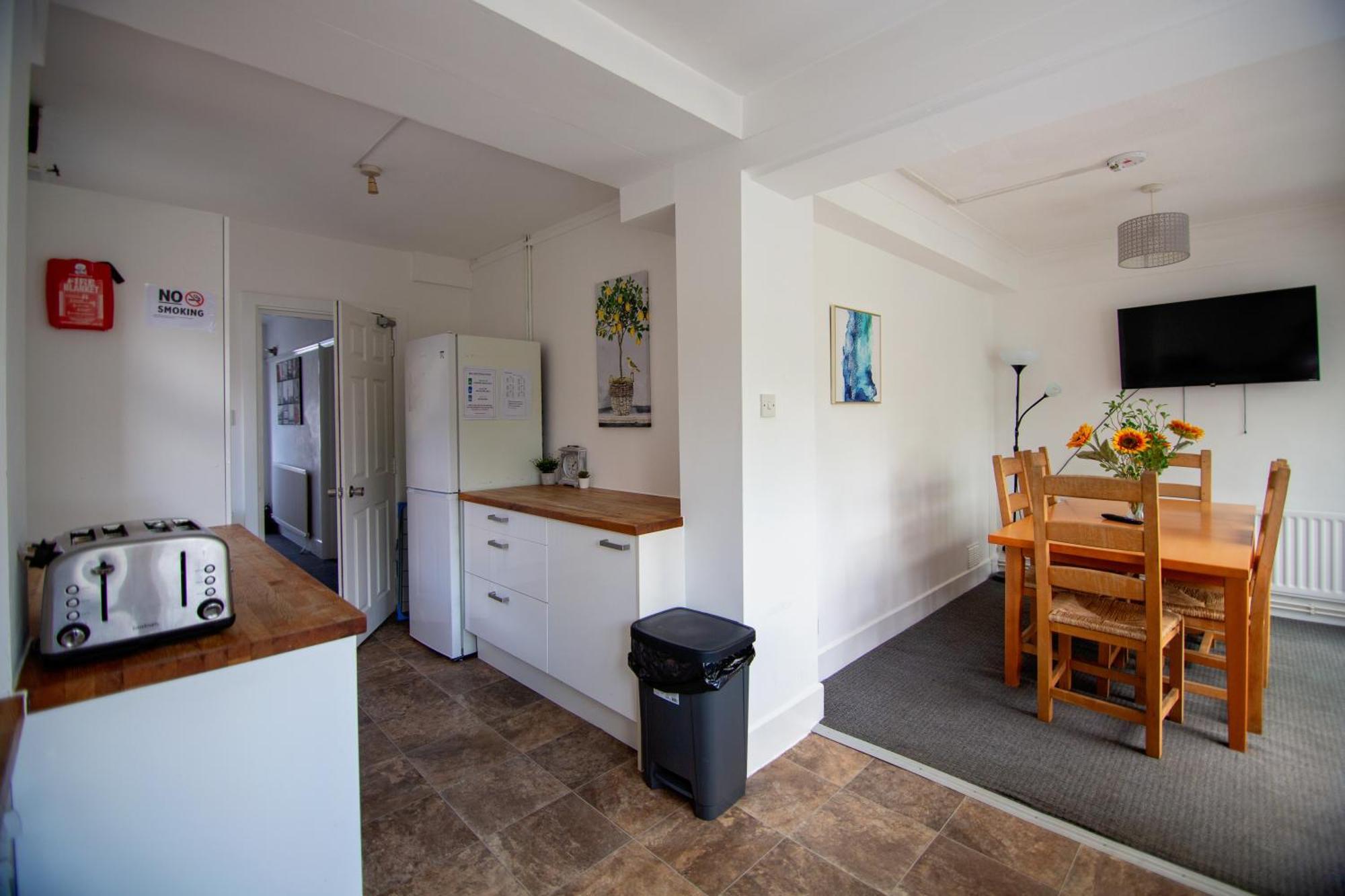Granby Grove Townhouse - Sleeps 8- 4 Bedrooms *