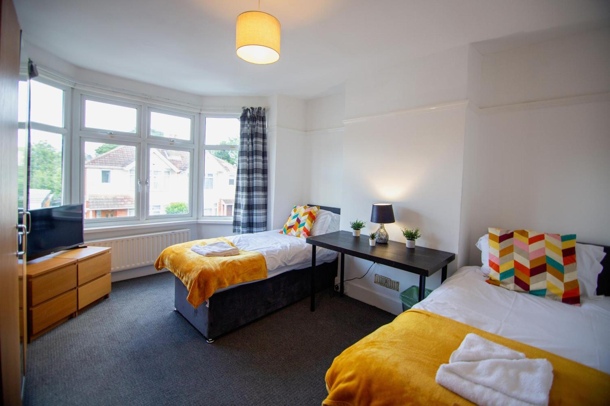 Granby Grove Townhouse - Sleeps 8- 4 Bedrooms * Southampton