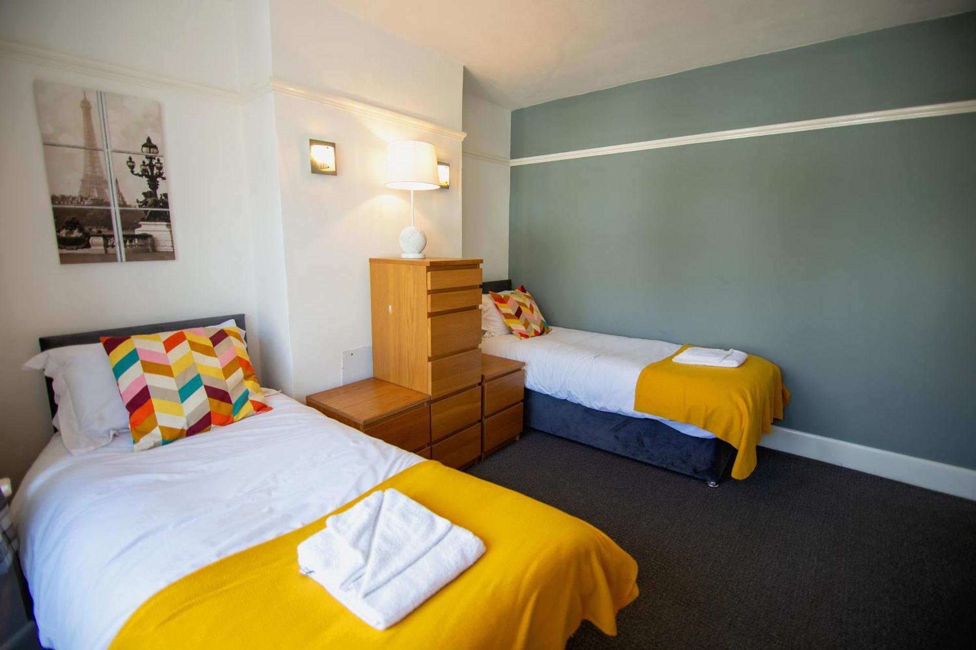Holiday home Granby Grove Townhouse - Sleeps 8- 4 Bedrooms *