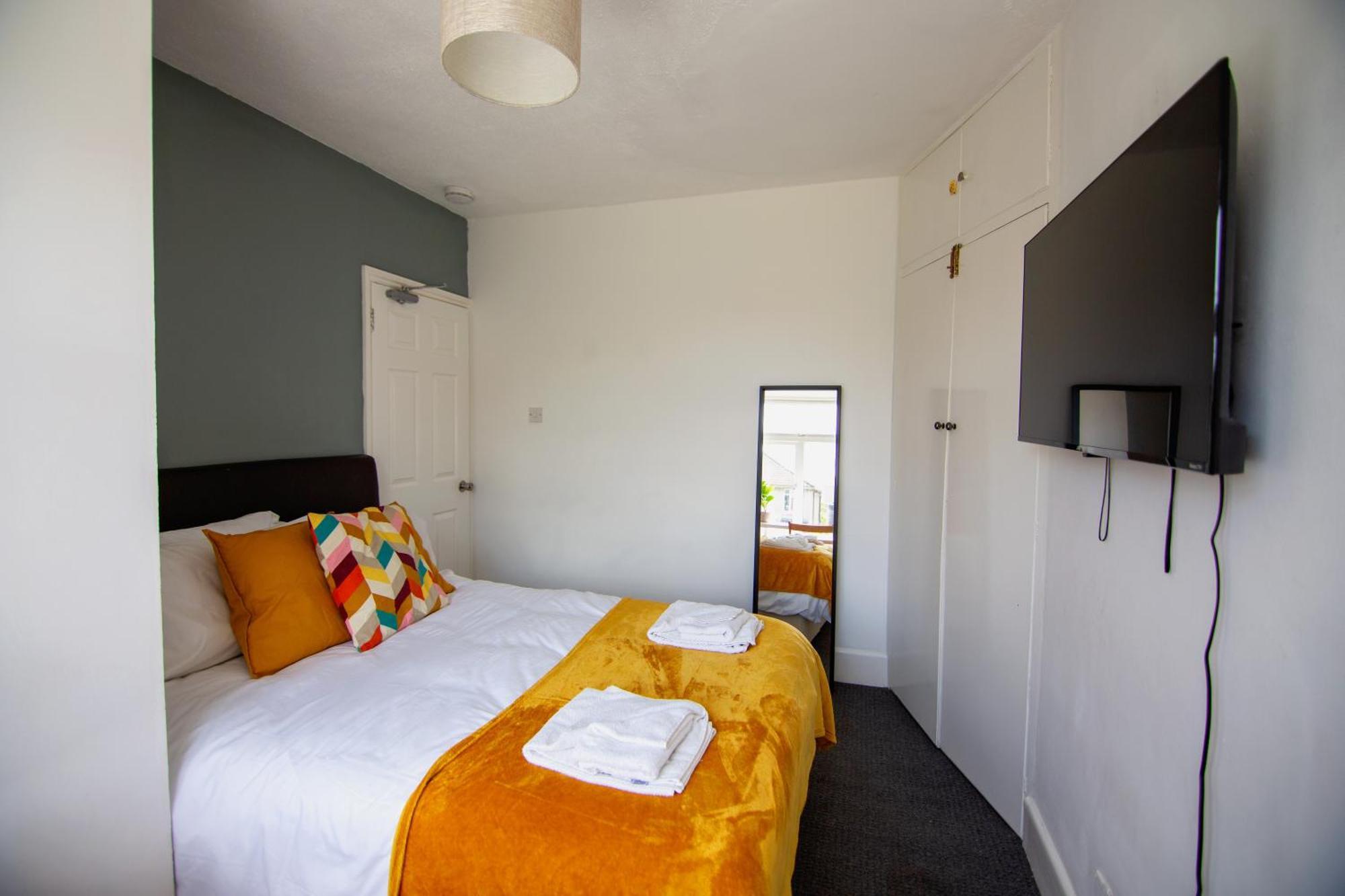Granby Grove Townhouse - Sleeps 8- 4 Bedrooms Holiday home Southampton