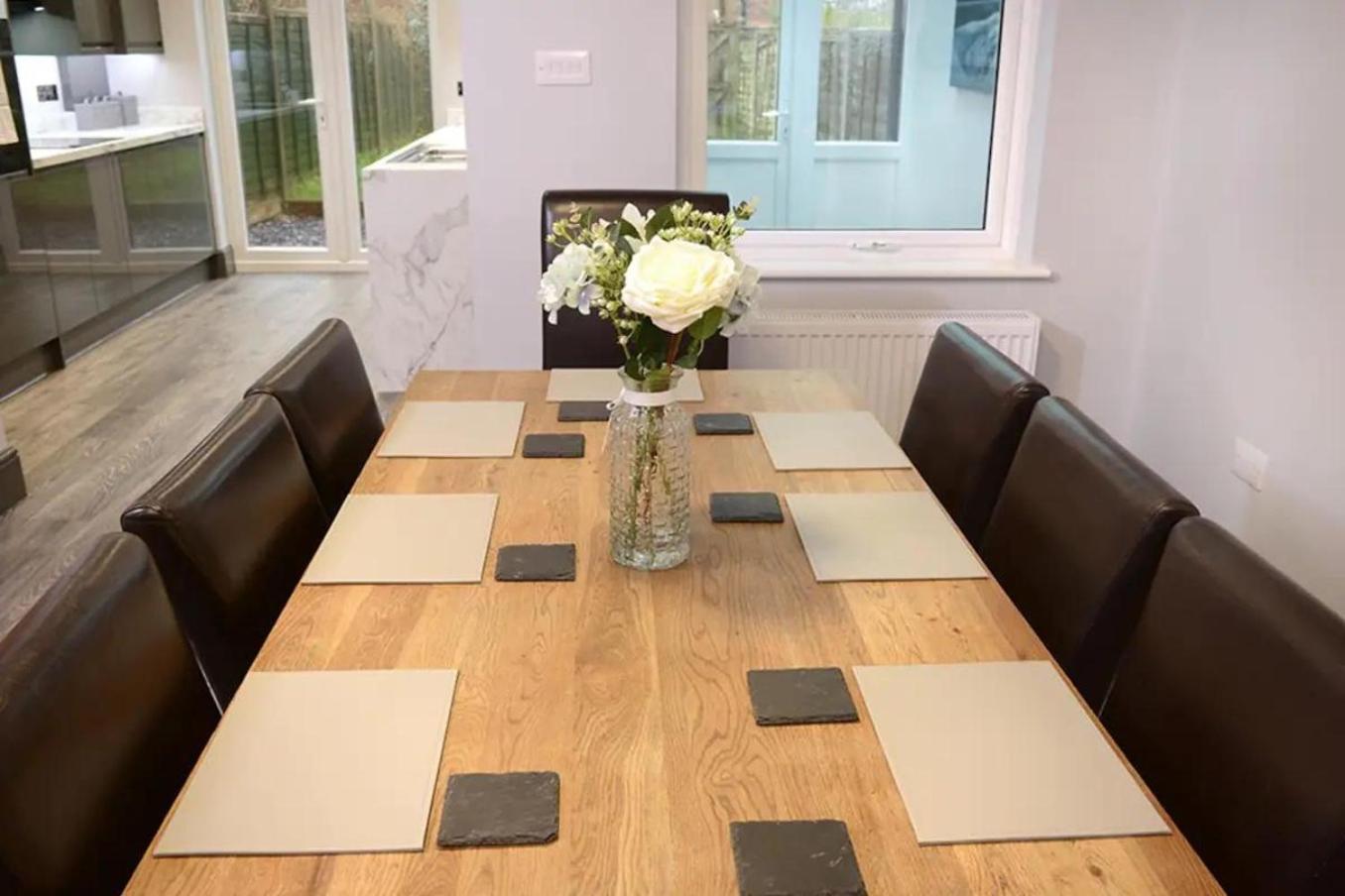 Holiday home 4Br Contractor-Friendly Home Ideal For Teams *