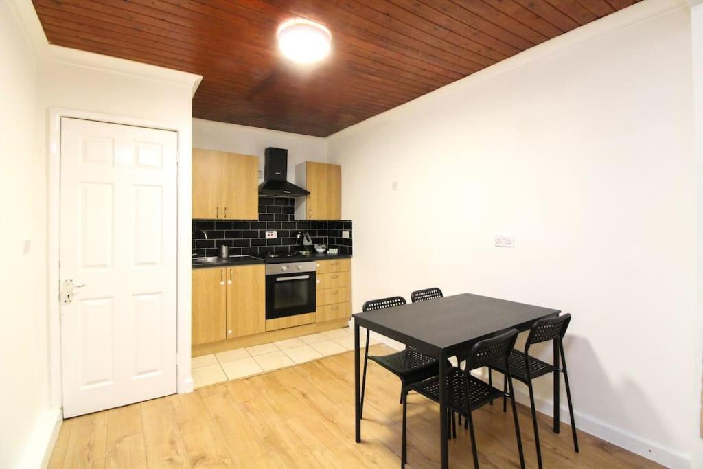 One Bedroom Centre - Flat 3