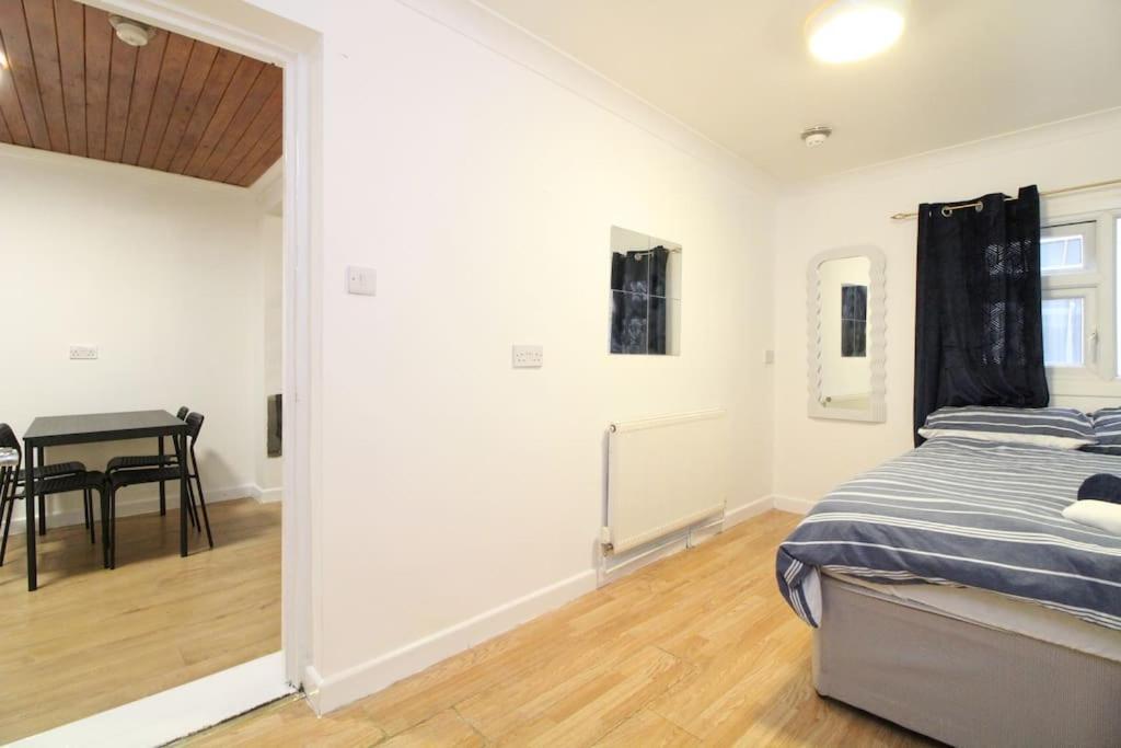 Apartment One Bedroom Centre - Flat 3 *