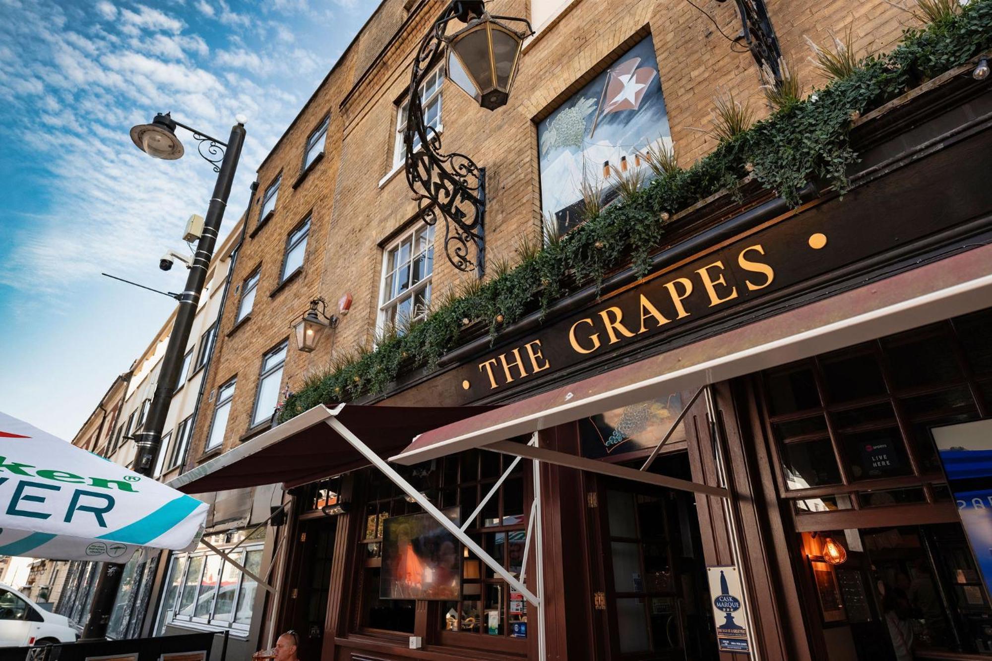 The Grapes Pub 3*