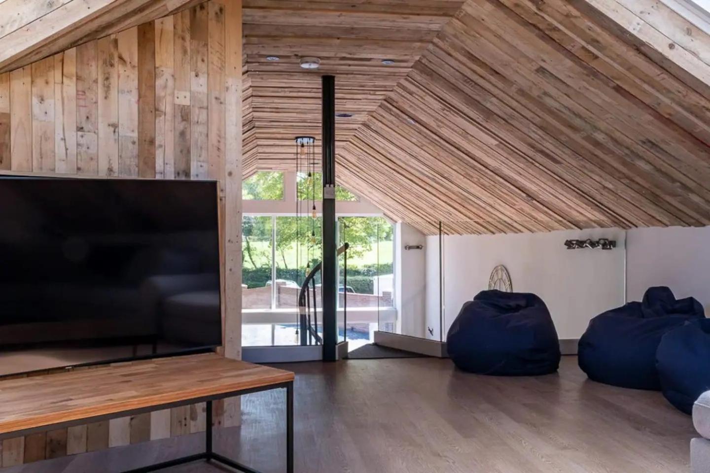 The Oak Barn *
