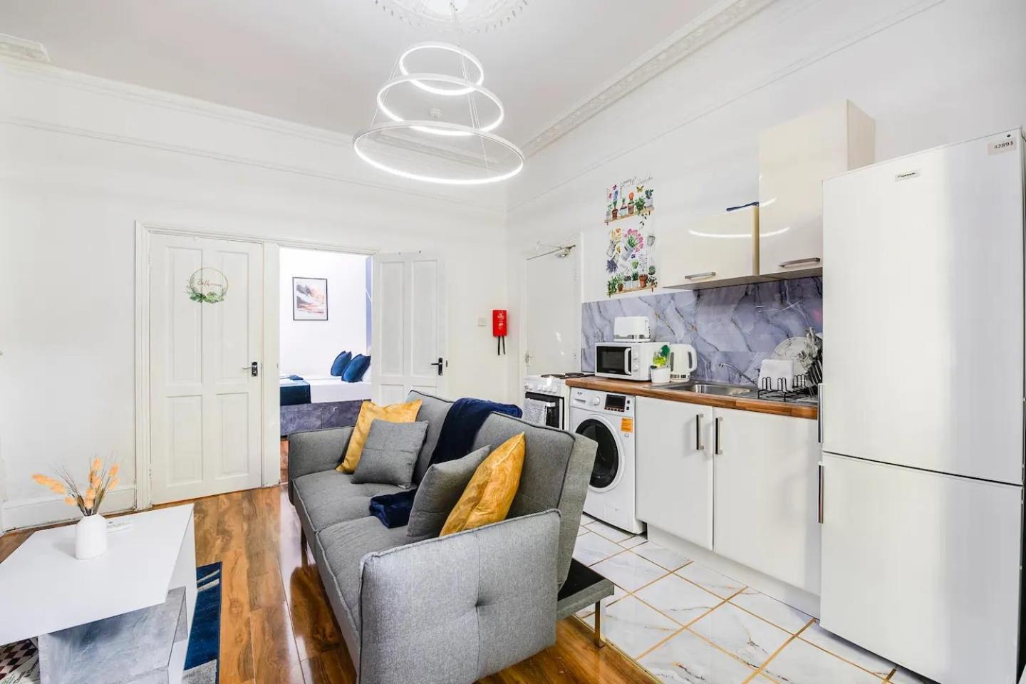 Summer Offer! Cozy 1-bedroom In Centre Apartment *
