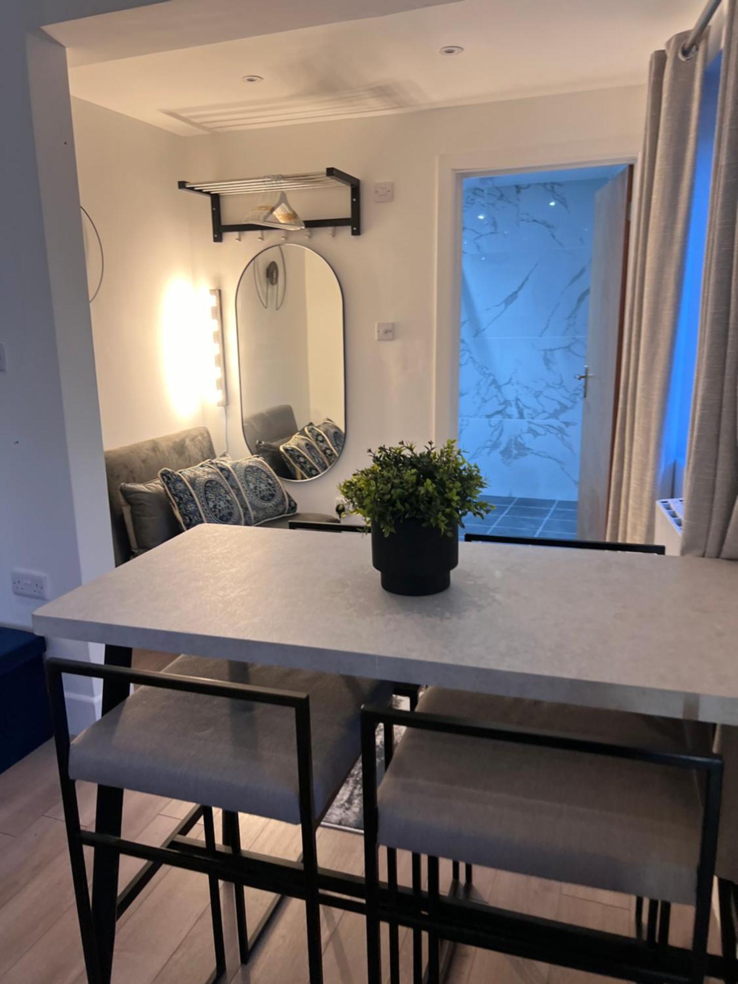 Canal Walk Apartment Southampton