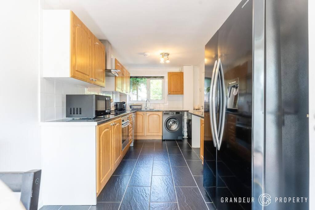 Holiday home Leaside House By Grandeur