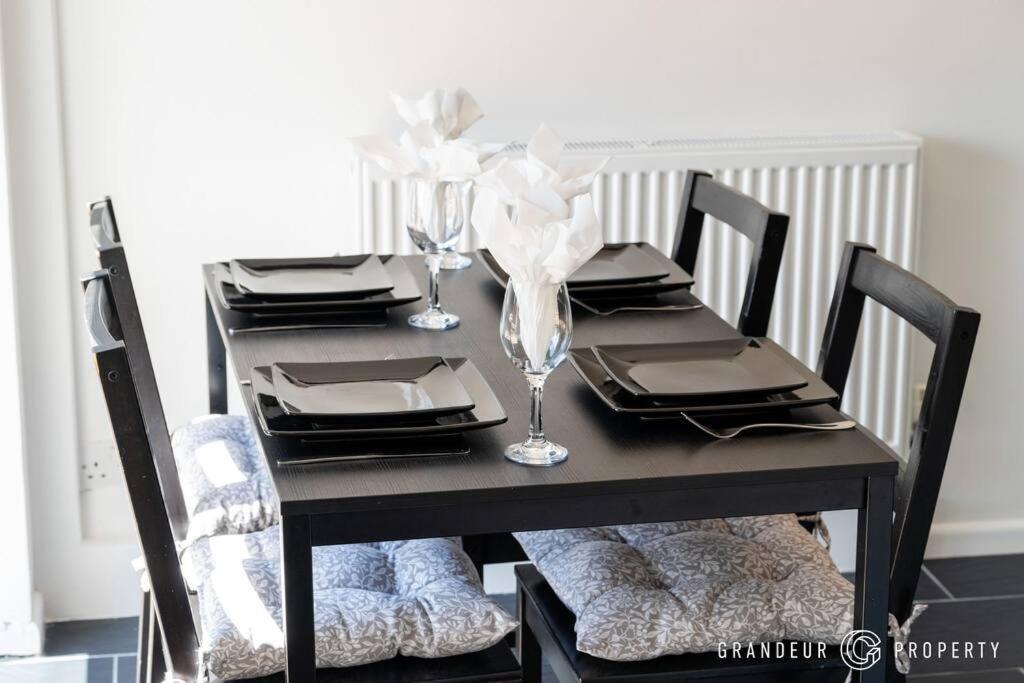 Holiday home Leaside House By Grandeur