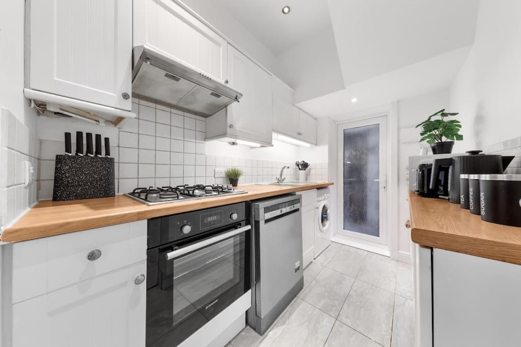 Cityscape Retreat-sleeps 9-central-free Parking
