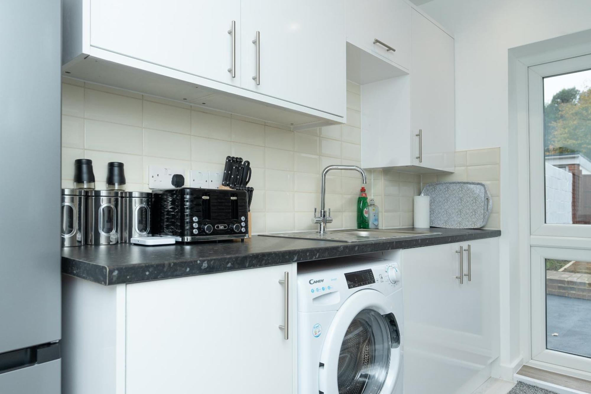 Holiday home The Albany - 4br 2bath House Up To 7 Guests - Free Parking - Big Garden - Smart Tv - Ideal For Contractors And Family *