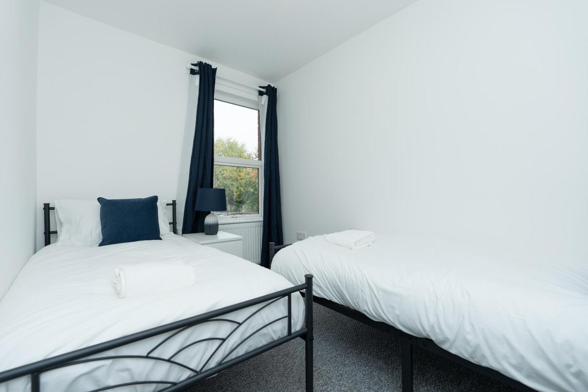The Albany - 4br 2bath House Up To 7 Guests - Free Parking - Big Garden - Smart Tv - Ideal For Contractors And Family