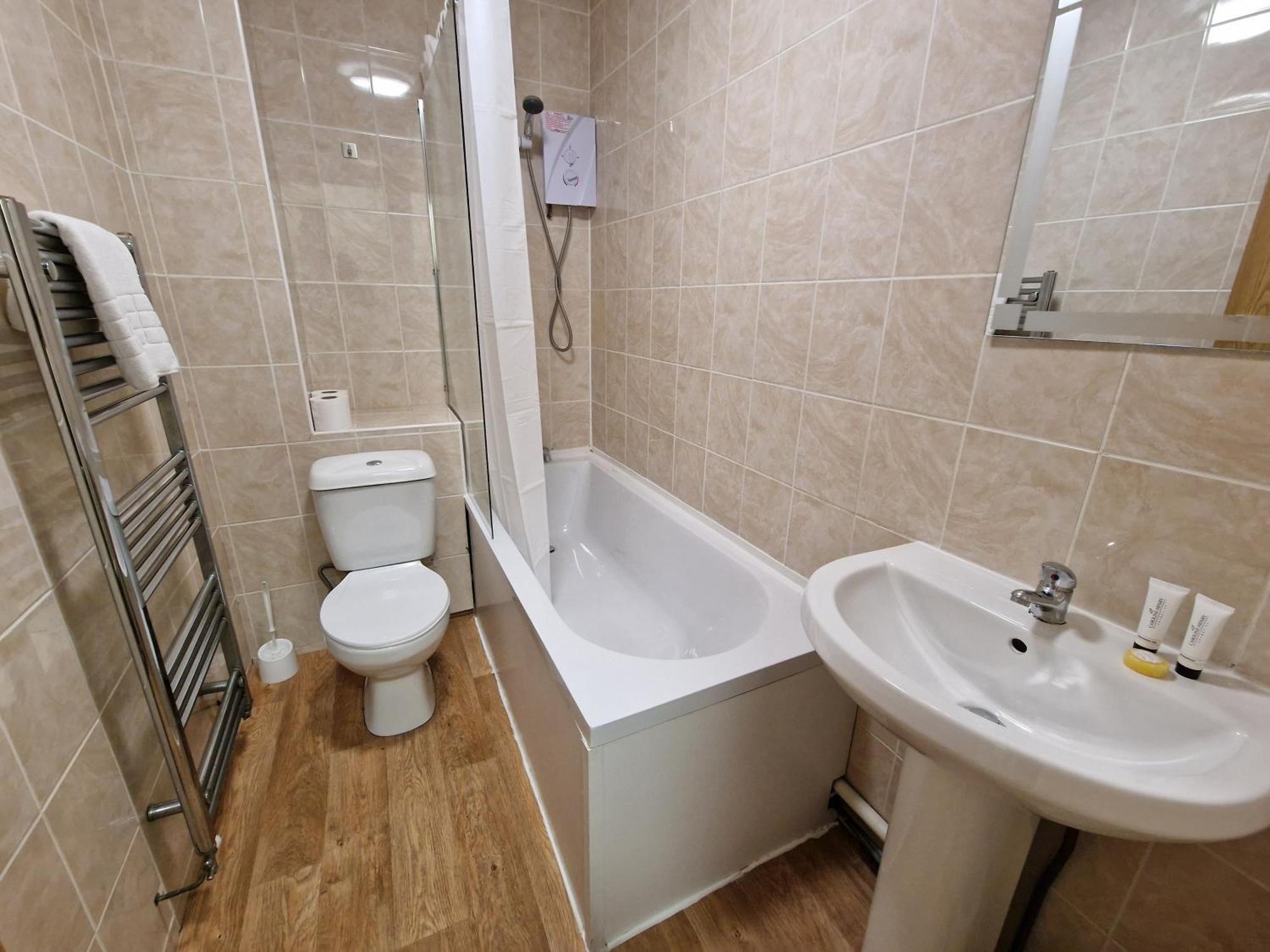 Guest house Portsmouth Road A *