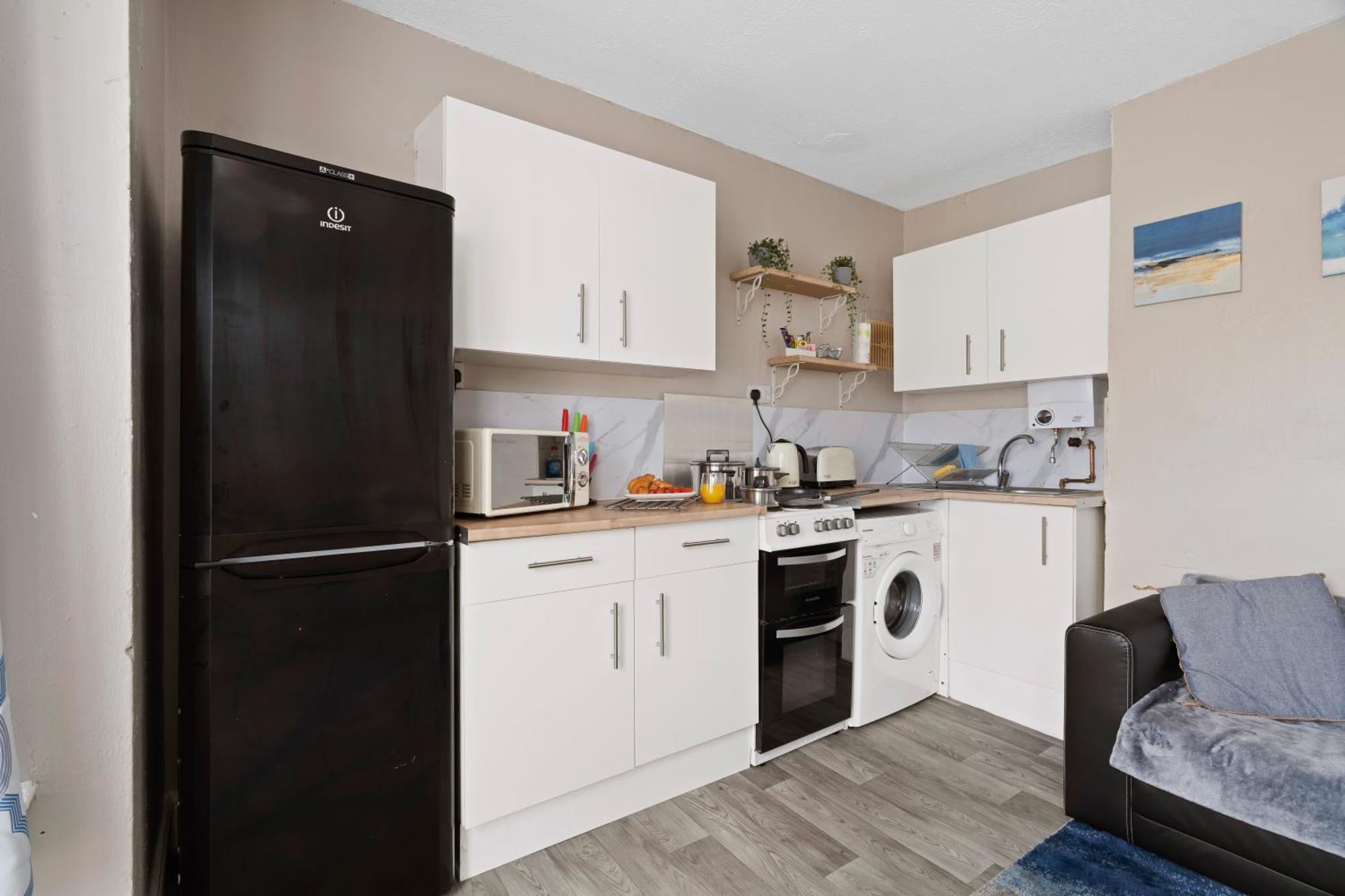 Apartment 1 Bed, Close To Train Station & Common Park, Sleeps 3