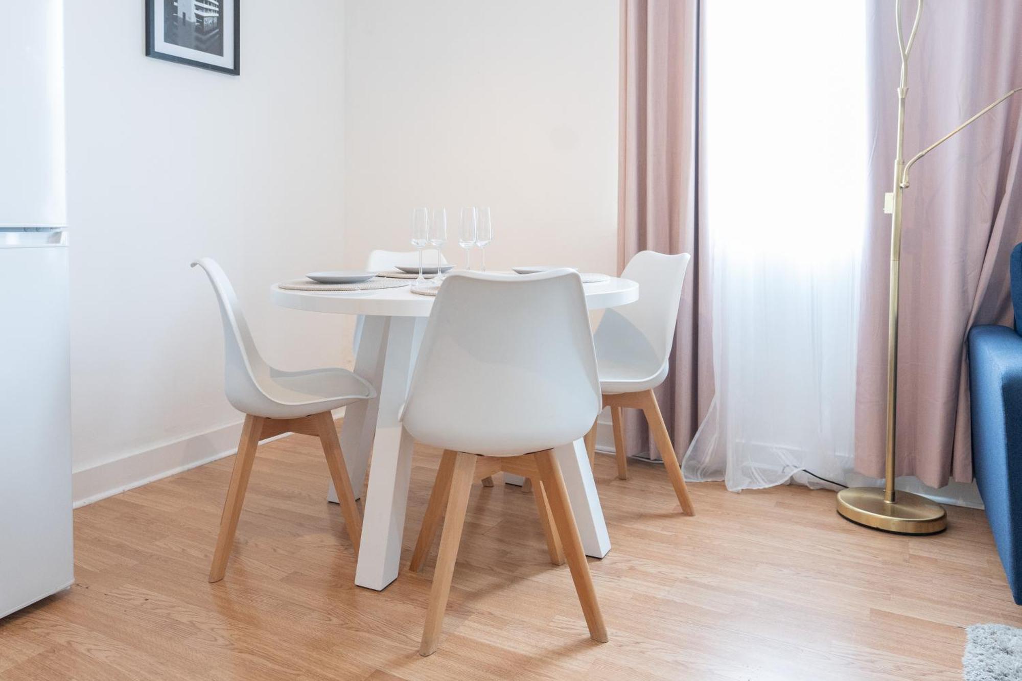 Unique Center With Free Parking Apartment *