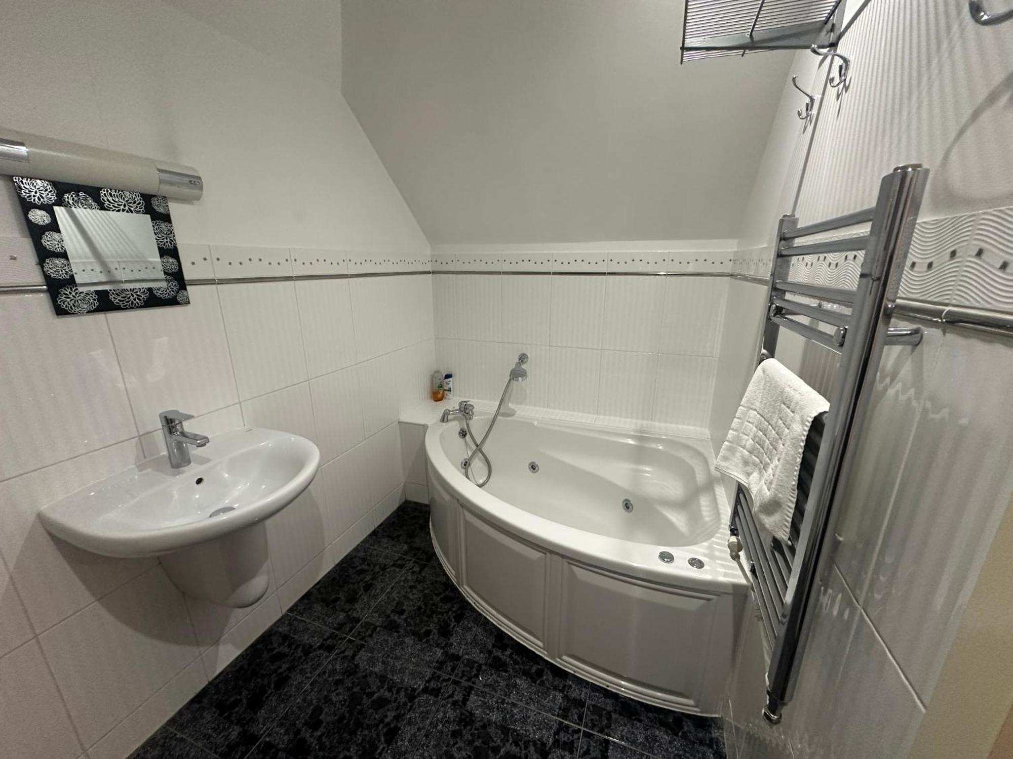 Apartment Contractor'S Suite - Free Private Parking And 2 Bath